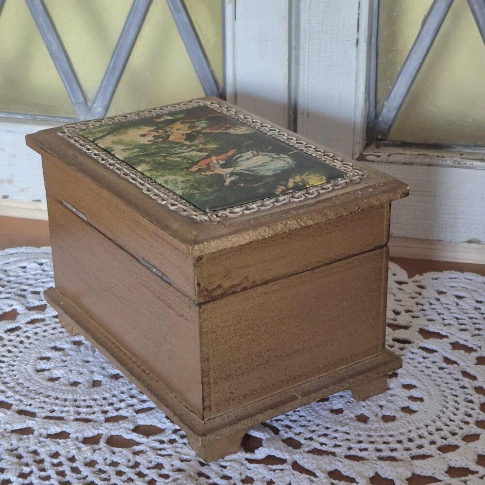 Vintage Musical Gold Jewelry Box - Picture 8 of 11